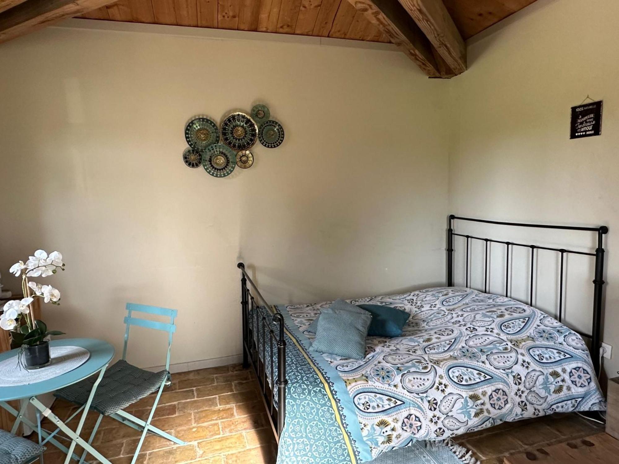 Maisonnette Independante Au Calme Dans Un Grand Jardin Châteauneuf-du-Rhône Buitenkant foto